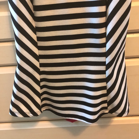 Black and white striped tank - Picture 2 of 5